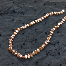 #119 ケシパール　本真珠　8㍉メタリックシャンパン　濃淡選べる　イヤリングピアス用　4枚（2ペア）シャンパンゴールド 11枚目の画像