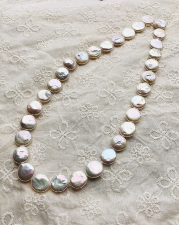 #157 湖水真珠　高品質コインパール　イヤリングピアス用1ペア　なめらかメタリック白　高品質淡水真珠 1枚目の画像