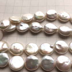 #157 湖水真珠　高品質コインパール　イヤリングピアス用1ペア　なめらかメタリック白　高品質淡水真珠 5枚目の画像