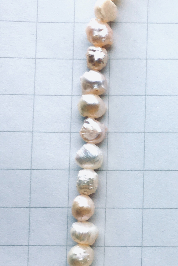 残り僅か　#169 淡水真珠　パステルカラーの金平糖パール　大小ミックス14個　6.7〜8.0㍉　フラットバロック 5枚目の画像