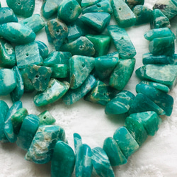 穴あき マラカイト(孔雀石) さざれ 約10cm分 高品質 天然石 無染色