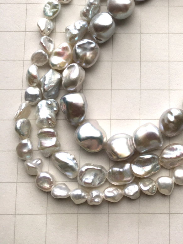 #204 湖水真珠　横幅8.5〜9.5ミリ芥子　1連　プラチナ色　天然色ナチュラル淡グレー　高品質淡水真珠 8枚目の画像