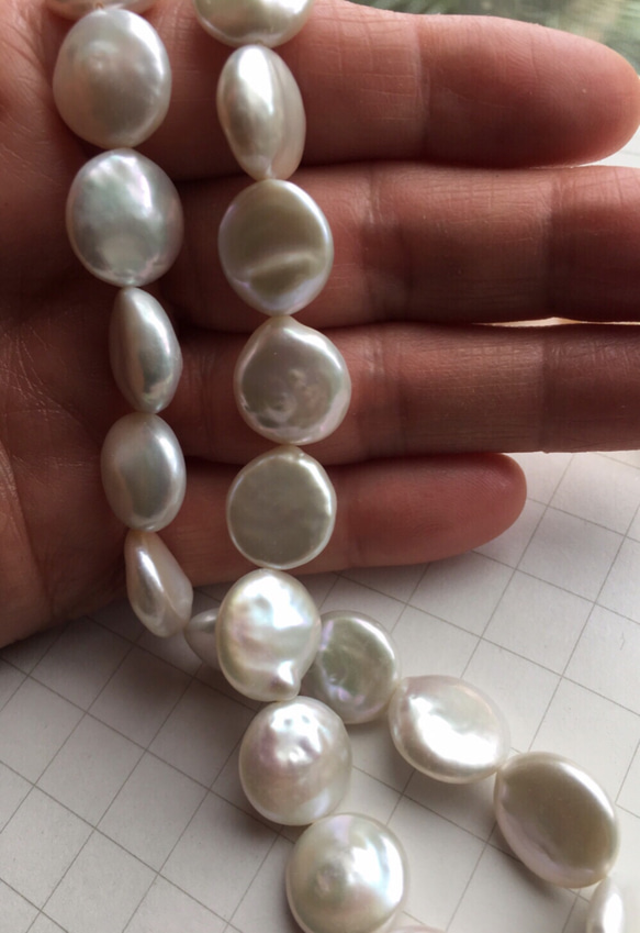 #157 湖水真珠　12㍉　なめらか肉厚コインパール　まとめ買い3ペア　メタリック白　高品質淡水真珠 2枚目の画像