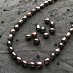 #227 湖水真珠素材 4個　8.0×10.5mm バロック タヒチカラー　高品質淡水真珠素材 1枚目の画像