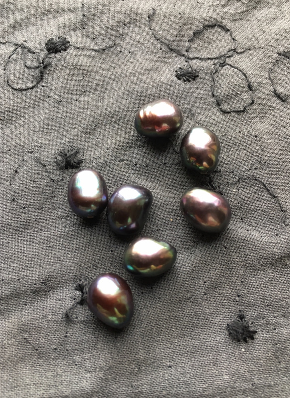 #227 湖水真珠素材 4個　8.0×10.5mm バロック タヒチカラー　高品質淡水真珠素材 2枚目の画像