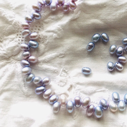 #240 湖水真珠　アイスブルー　淡藤色　クレオパトラ型　幅4×6ミリ　20個　レアカラー　ドロップ型　 1枚目の画像
