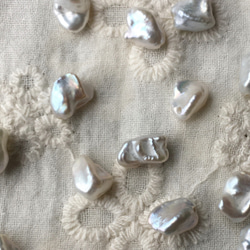 ラスト1 #61 湖水真珠　天然無処理の白　芥子 約6.5×9ミリ　4分の1連　ケシ　高品質淡水真珠 5枚目の画像