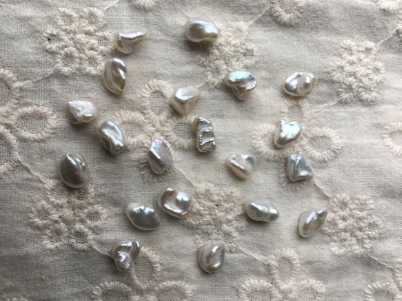 ラスト1 #61 湖水真珠　天然無処理の白　芥子 約6.5×9ミリ　4分の1連　ケシ　高品質淡水真珠 4枚目の画像
