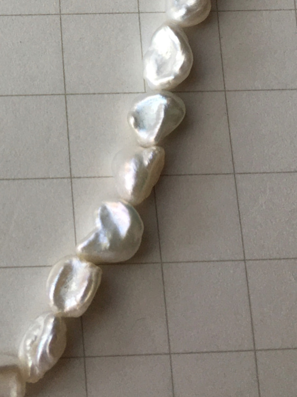 ラスト1 #61 湖水真珠　天然無処理の白　芥子 約6.5×9ミリ　4分の1連　ケシ　高品質淡水真珠 3枚目の画像