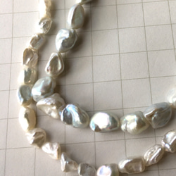 ラスト1 #61 湖水真珠　天然無処理の白　芥子 約6.5×9ミリ　4分の1連　ケシ　高品質淡水真珠 7枚目の画像