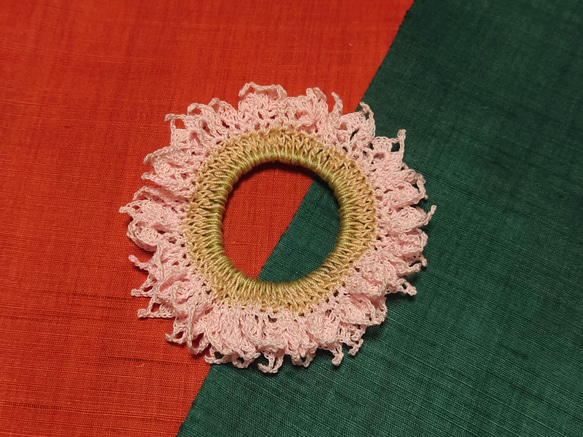 「さくらもち」　手編みレースシュシュ　ヘアアクセサリー 2枚目の画像