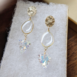 ☆SWAROVSKI crystal Heart♡ metal goldピアス 1枚目の画像