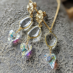 ☆SWAROVSKI crystal Heart♡ metal goldピアス 4枚目の画像