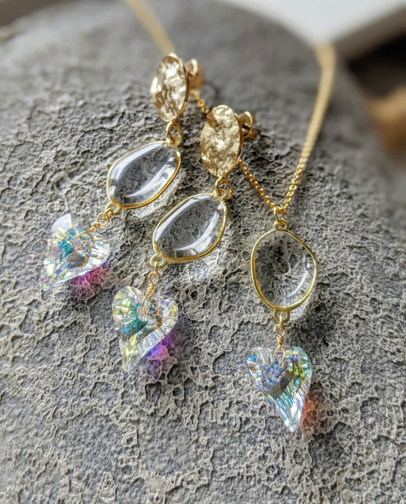 ☆SWAROVSKI crystal Heart♡ metal goldピアス 4枚目の画像