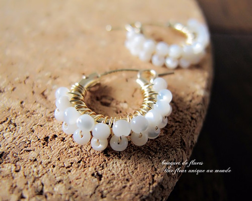 14KGF 【母性愛に包まれて】天然石マザーオブパールの愛情フープピアス