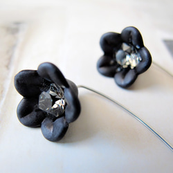 黑色鑽石×黑色花朵耳環 第3張的照片