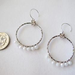 SV925圓形珠寶-水晶白和花朵-穿孔或耳環 第5張的照片