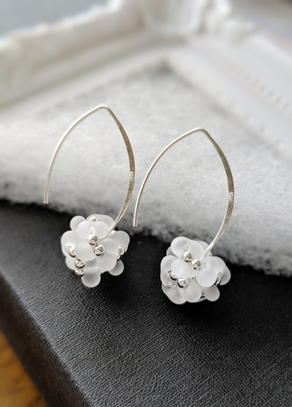 frosted glass FLOWER * silver * マーキスピアス 6枚目の画像