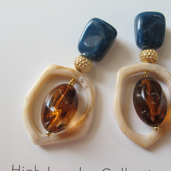 Navy marble & amber acrylic stones ピアスorイヤリング 4枚目の画像