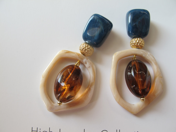 Navy marble & amber acrylic stones ピアスorイヤリング 4枚目の画像