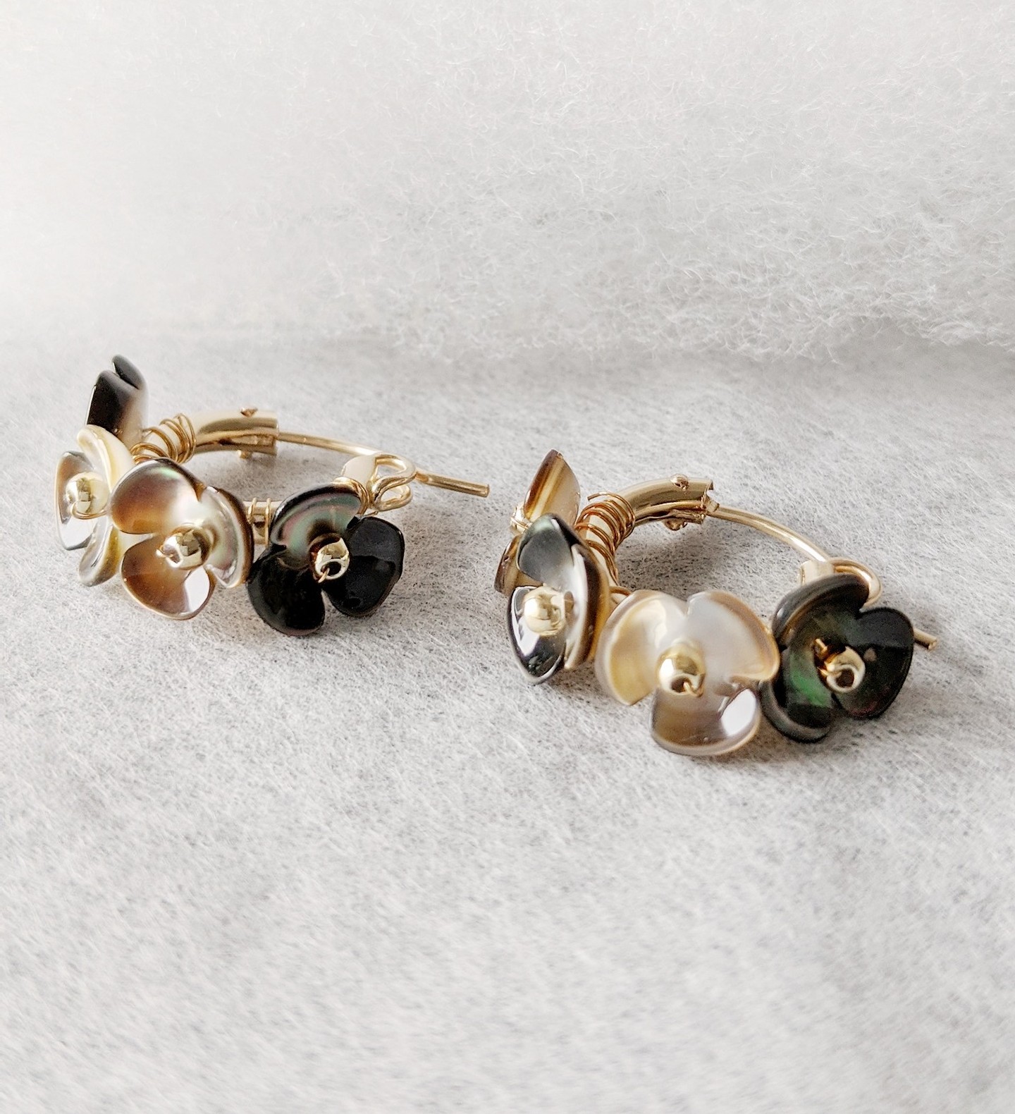 母性の優しさ 黒蝶貝ブラックシェルフラワーピアス サージカルステンレスSUS316L14KgfSV925