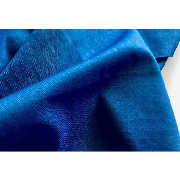 徳島の匠/藍染/本藍染ハンカチ/ヘリンボーン織り/Saai dye studio/綿100％/藍色 5枚目の画像