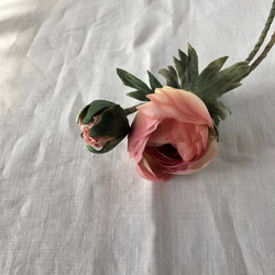 ラナンキュラス  スリーズの重なり 布花コサージュ 2枚目の画像