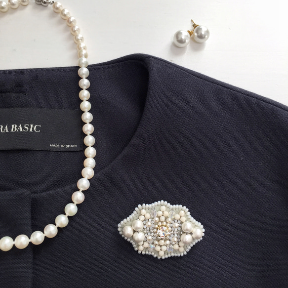 フォーマルにも✴︎ビジュー×パールのビーズ刺繍ブローチ/コサージュ 5枚目の画像