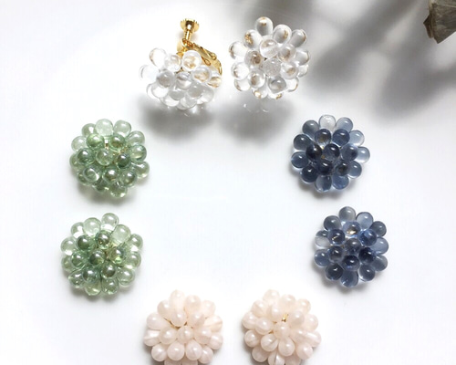 4colors✴︎チェコビーズのお花ピアス/イヤリング ピアス（スタッド