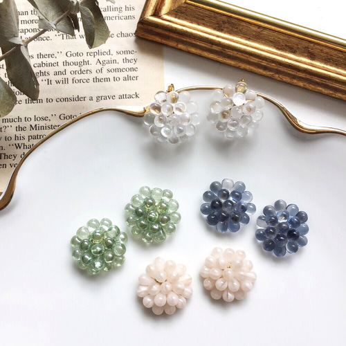 4colors✴︎チェコビーズのお花ピアス/イヤリング ピアス（スタッド