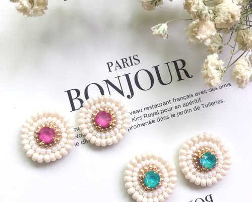 クリスタルガラス×ビーズの刺繍ピアス/イヤリング ピアス（スタッド 