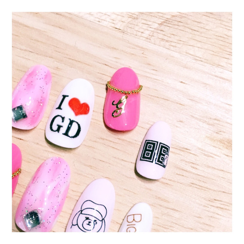 ジードラゴン ネイルチップ 韓国 ライブ G-DRAGON ジヨン