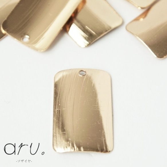 [S1810-17]【10個】 メタルプレート カーブ 長方形  穴開き ゴールド 金 1枚目の画像