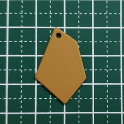 [S2001-1] 【4個】 メタルパーツ 変形五角形 グリーン マット加工 通し穴あり ピアスパーツ イヤリングパーツ 3枚目の画像