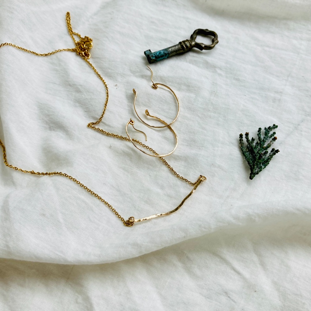 ZERO　槌目オーバル　K１４gfフープピアス