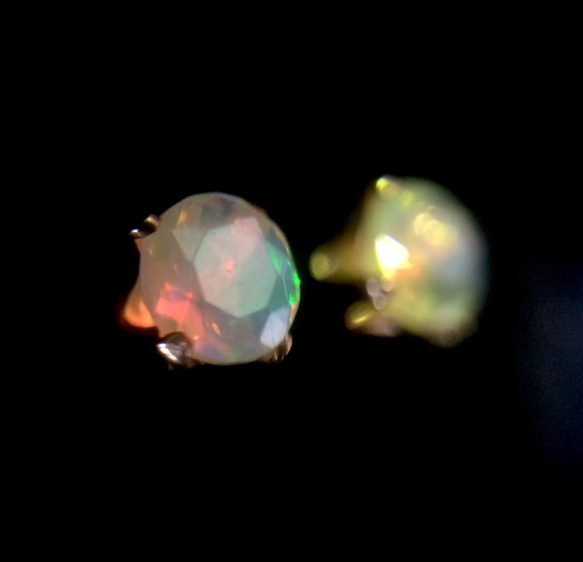 K14gf　宝石質AAAエチオピアオパール　４mm 一粒ピアス　両耳 3枚目の画像