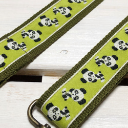 30mm幅・斜め掛けショルダーストラップ★カーキ色ベルト×アボカド緑にパンダの刺繍のチロリアン 2枚目の画像