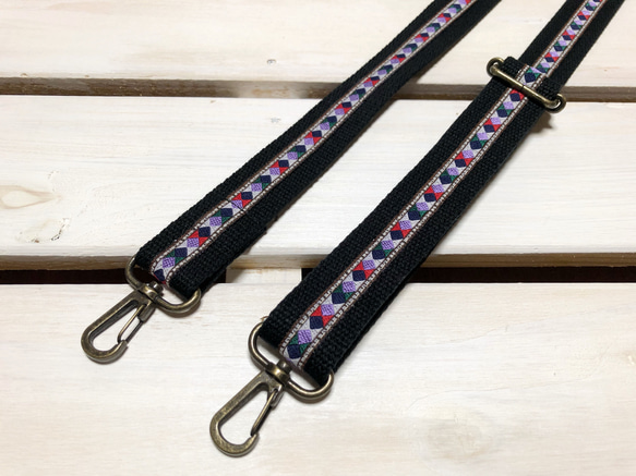 25ｍｍ幅・斜め掛けストラップ★黒ベルト×クールな色見のサイケ風チロリアンテープ 1枚目の画像