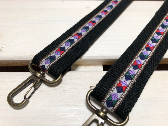 25ｍｍ幅・斜め掛けストラップ★黒ベルト×クールな色見のサイケ風チロリアンテープ 2枚目の画像