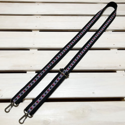 25ｍｍ幅・斜め掛けストラップ★黒ベルト×クールな色見のサイケ風チロリアンテープ 4枚目の画像