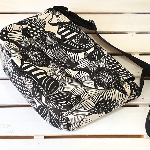 ポケット多数✨️ プラダ 2934 ショルダーバッグ Y2K フラップ 黒 ショルダーバッグ バッグ Y2Kアウトポケットショルダーバッグ