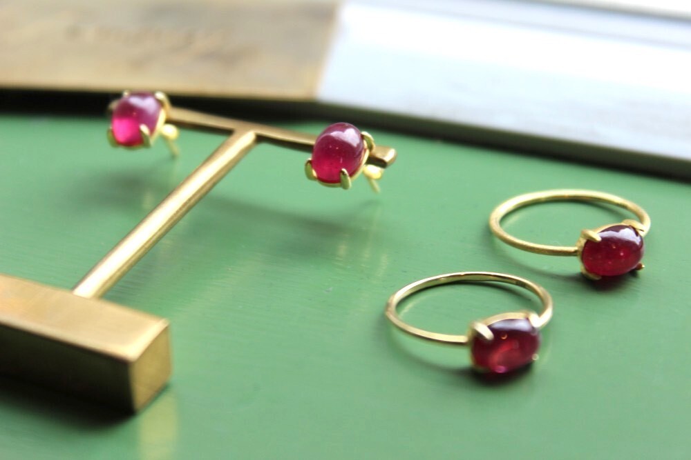 送料無料　sterlingsilver925　モザンビーク産ルビーピアス 刻印入り　保証書付