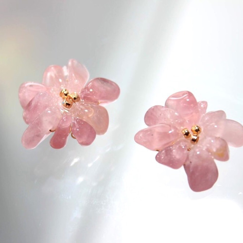 【新入荷】本翡翠保証‼️天然翡翠　白氷種18Kゴールド梅花ピアス　両耳用　鑑定書付 新入荷】本翡翠保証‼️天然翡翠白氷種18Kゴールド梅花ピアス両耳