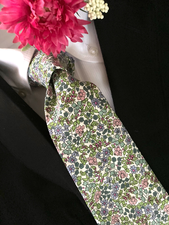 【LIBERTY】国産タナローンEmilia's Flowers＞手縫いネクタイ 3枚目の画像