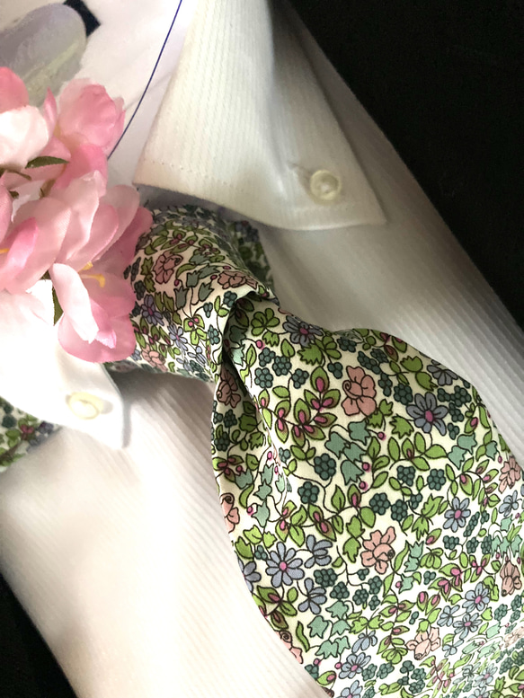 【LIBERTY】国産タナローンEmilia's Flowers＞手縫いネクタイ 4枚目の画像