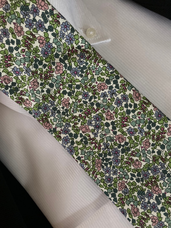 【LIBERTY】国産タナローンEmilia's Flowers＞手縫いネクタイ 6枚目の画像