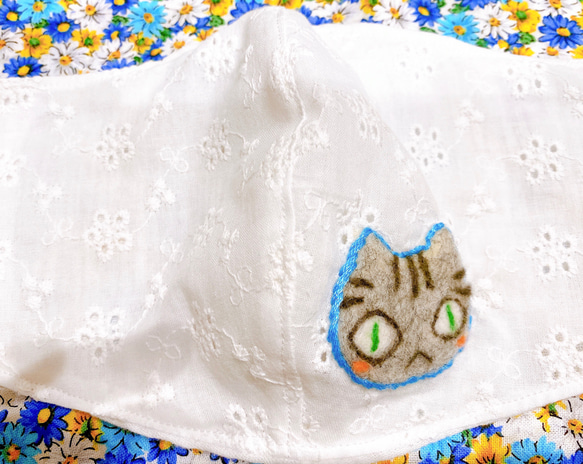 【選べるサイズ･送料無料 】洗って何度でも使える立体マスク   猫の刺繍入り(羊毛フェルト) 1枚目の画像