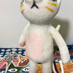 羊毛フェルト 白猫ちゃんの人形 3枚目の画像