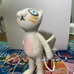 羊毛フェルト 白猫ちゃんの人形 4枚目の画像