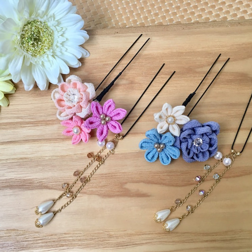 ピンクのバラとブルーの花　つまみかんざしセット つまみ細工 ブルー・ピンクの小花 スワロフスキービーズ付きU